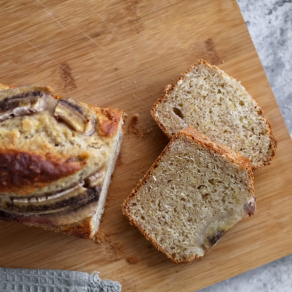 Bananenbrot mit gehackten Mandeln