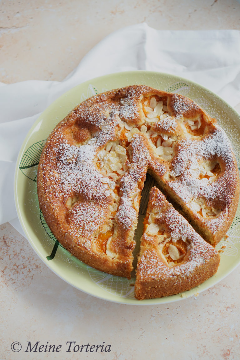 Aprikosenkuchen mit saurer Sahne - ein ganz einfaches Sommerrezept ...
