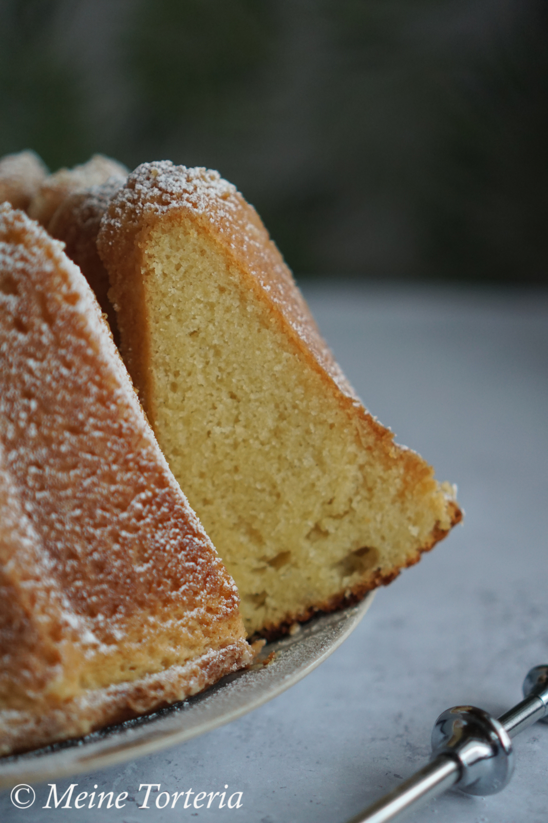 Einfacher Marzipan Gugelhupf - Meine Torteria Einfacher Marzipan Gugelhupf - Meine Torteria